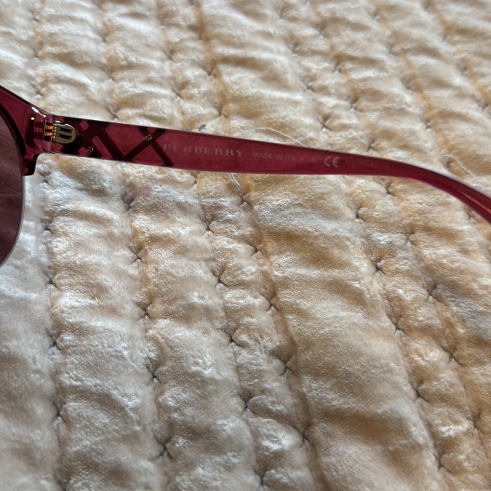 Burberry sunglasses - Picture 3 of 3